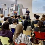 Jochen Hel­ler teilt Grün­der-Erfah­run­gen mit Jugend­li­chen der May­gas­se Busi­ness Academy